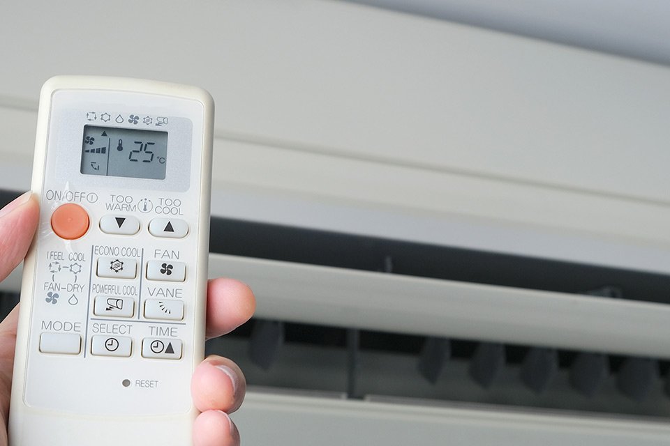 climatiseur dans une chambre